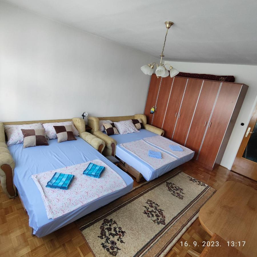Apartment Am *